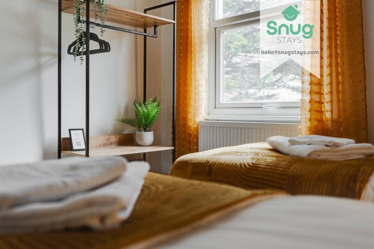 Ferienhaus Fairfield House - 4 Bedroom, 8 Beds, Free Wi-fi, Free Parking