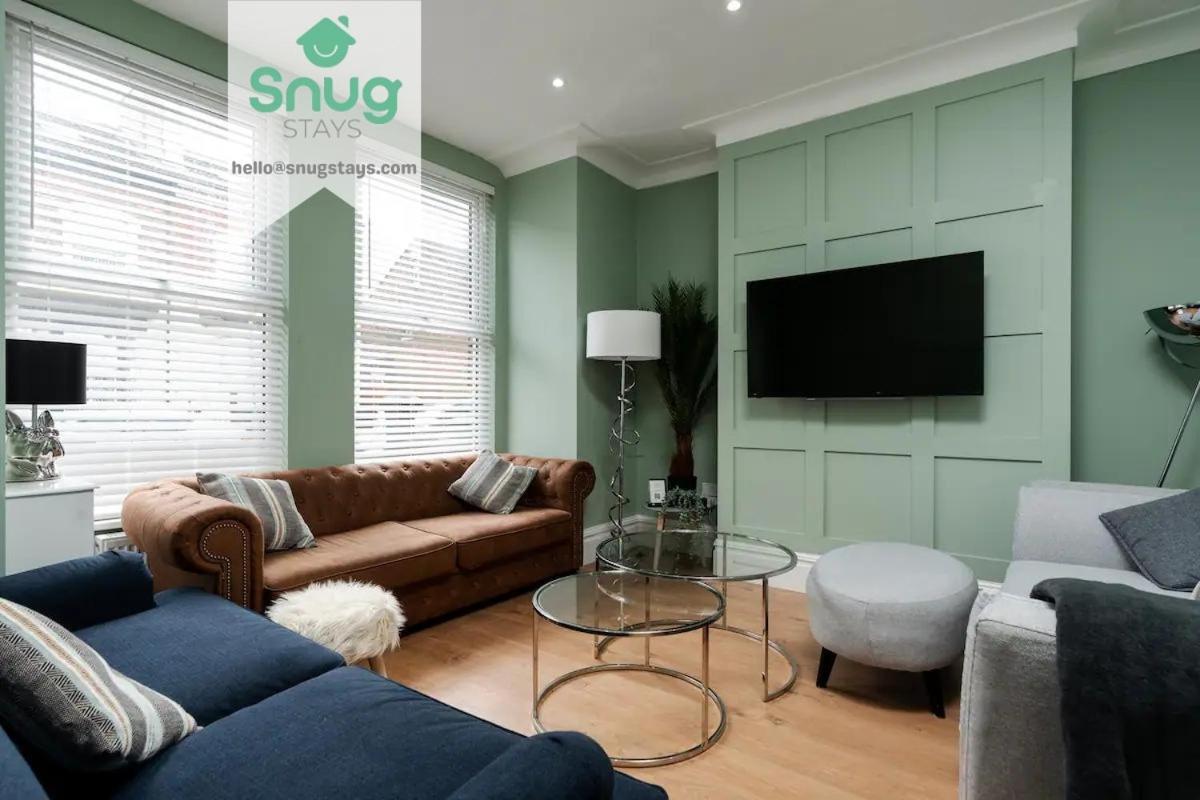 Fairfield House - 4 Bedroom, 8 Beds, Free Wi-fi, Free Parking Ferienhaus