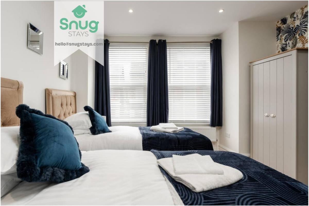 Ferienhaus Fairfield House - 4 Bedroom, 8 Beds, Free Wi-fi, Free Parking *