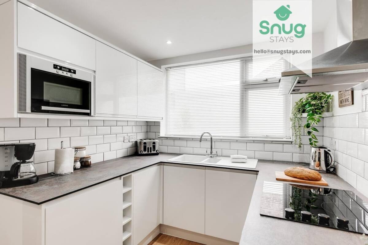 Fairfield House - 4 Bedroom, 8 Beds, Free Wi-fi, Free Parking Ferienhaus Liverpool